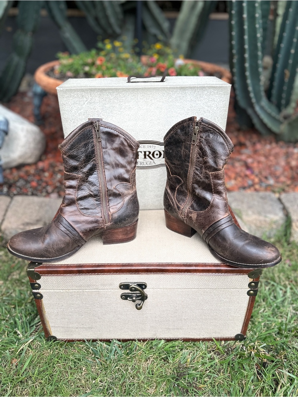 Patrón Studded Brown Leather Western Boots - Picture 3 of 15